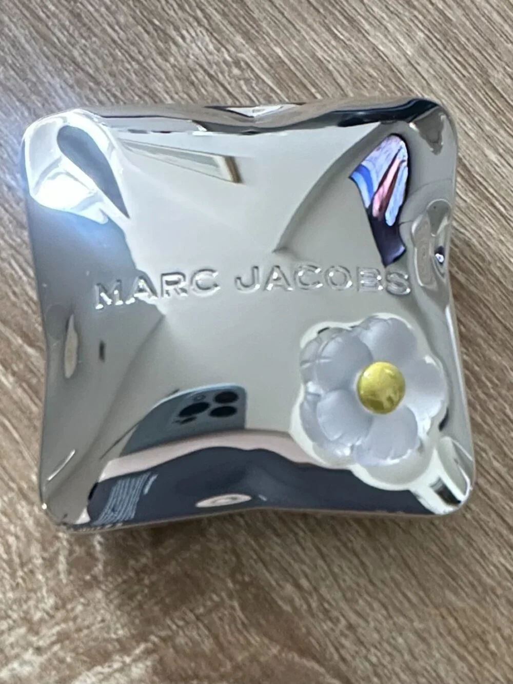 Marc Jacobs Beauty Legally Bronze Blurring Powder Bronzer in Medium Deep